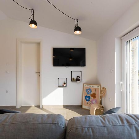 Apartment Eros Шишан Экстерьер фото