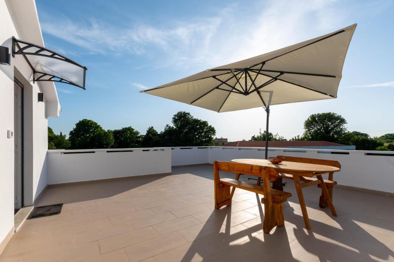 Apartment Eros Шишан Экстерьер фото